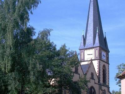 Evangelische Kirche St. Petri und Pauli in Neundorf, Außenaufnahme