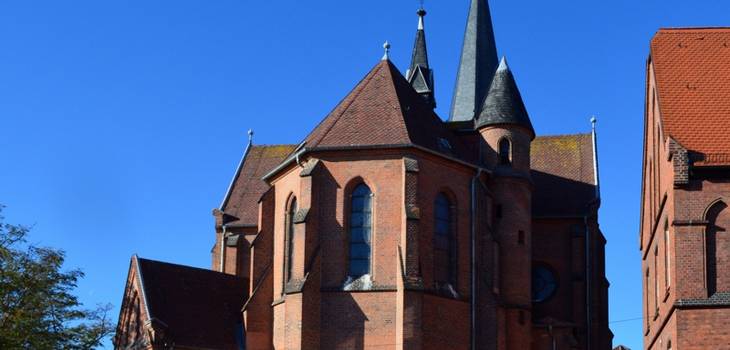 Katholische Kirche St. Marien in Staßfurt, Außenaufnahme